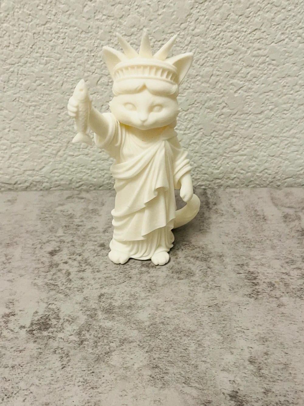Statue of Liberty Cat Figurine Candle - White
